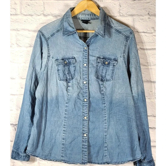 Torrid Chambray Western Pearl Snap Women's Size Large 0 Blue Chest Pockets Flaw - Picture 1 of 6